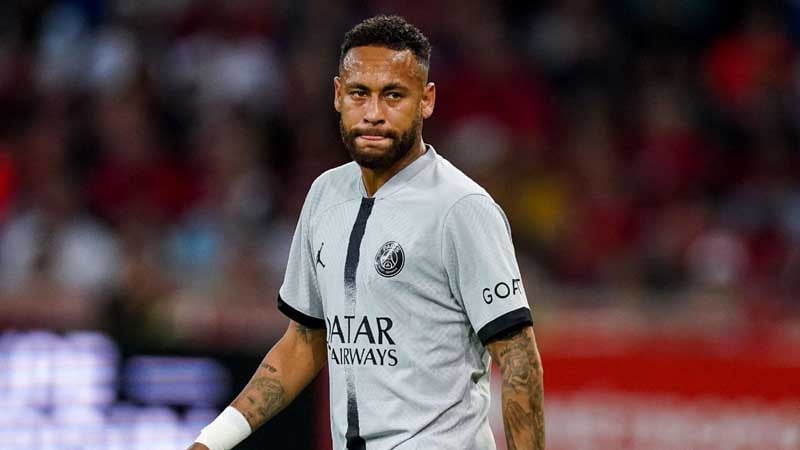 Lùm xùm giữa Nike và Cầu thủ Neymar